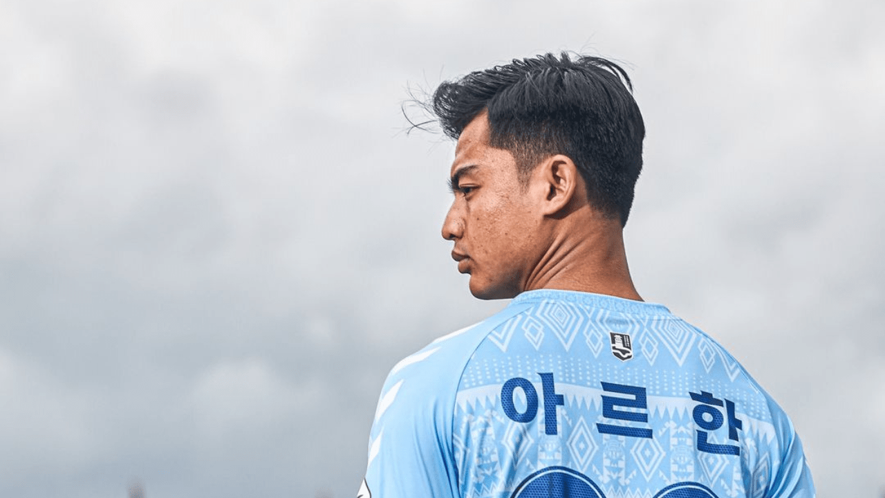 Netizen Kritik Suwon FC usai Jadikan Arhan sebagai Model Jersey Terbaru Klub